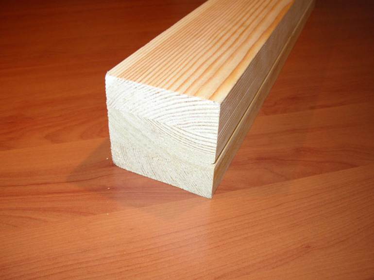 Dřevěný trám